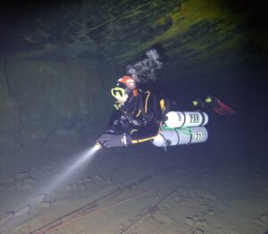 Sidemount diver1 (1)