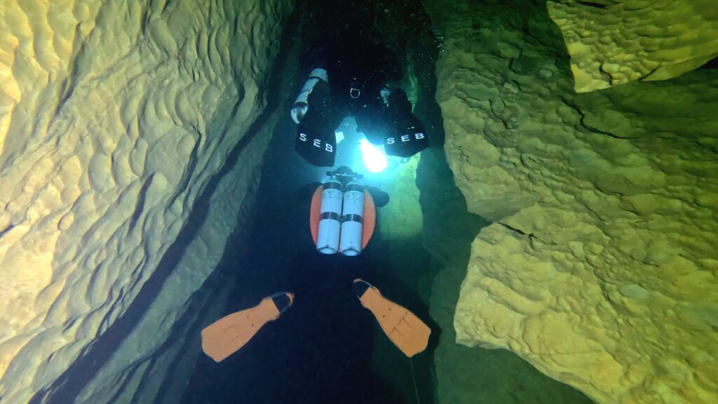 Overhead Diving Training Image Name