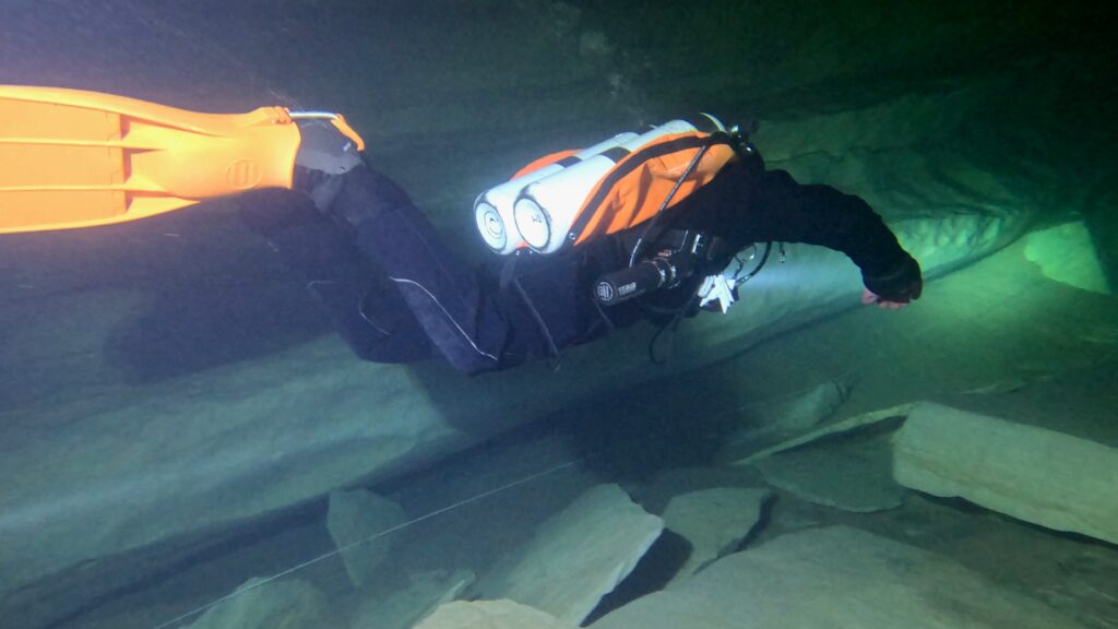 Overhead Diving Training Image Name